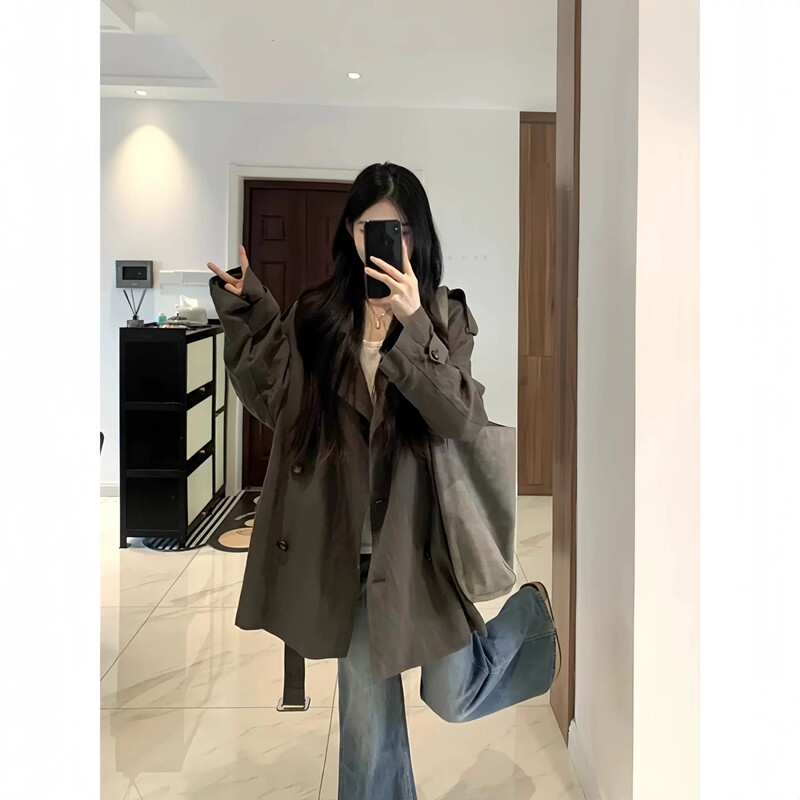 Super Trendy and Stylish Short Trench Coat for Petite Women, 2026 New Early Spring and Autumn Fashion, High-End Korean Style