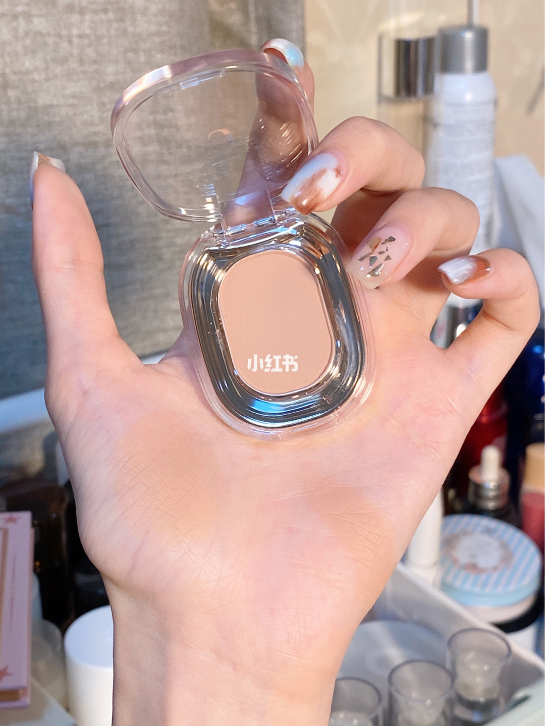 How to apply can not be wrong base color recommended Ameli monochrome eye shadow 243 221 222 beige