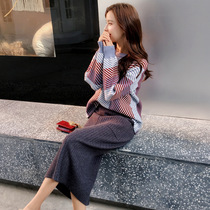 European station sweater suit skirt womens autumn 2020 new goddess fan fashion Western style lazy wind knitted two-piece set