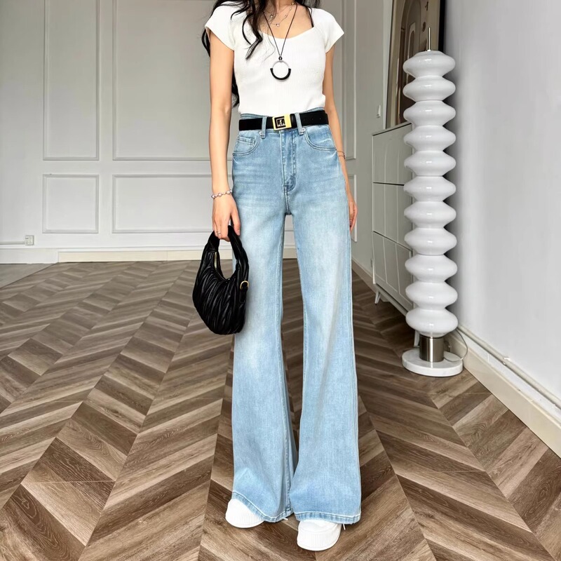 Cat-Like Elegance and Unparalleled Craftsmanship: Light Blue Mid-Rise Double-Stitched Side Flared Jeans That Accentuate the Figure with Four-Way Stretch