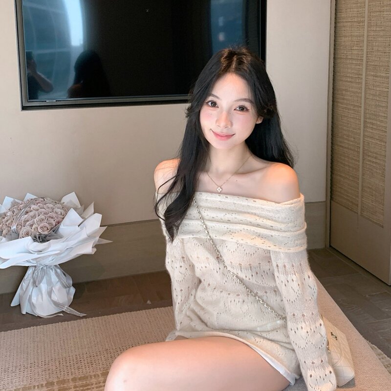 Gentle Style One-Shoulder Hollow-Out Knit Sweater for Women, 2026 Early Autumn New Loose Slimming Sweater, White Sexy Top