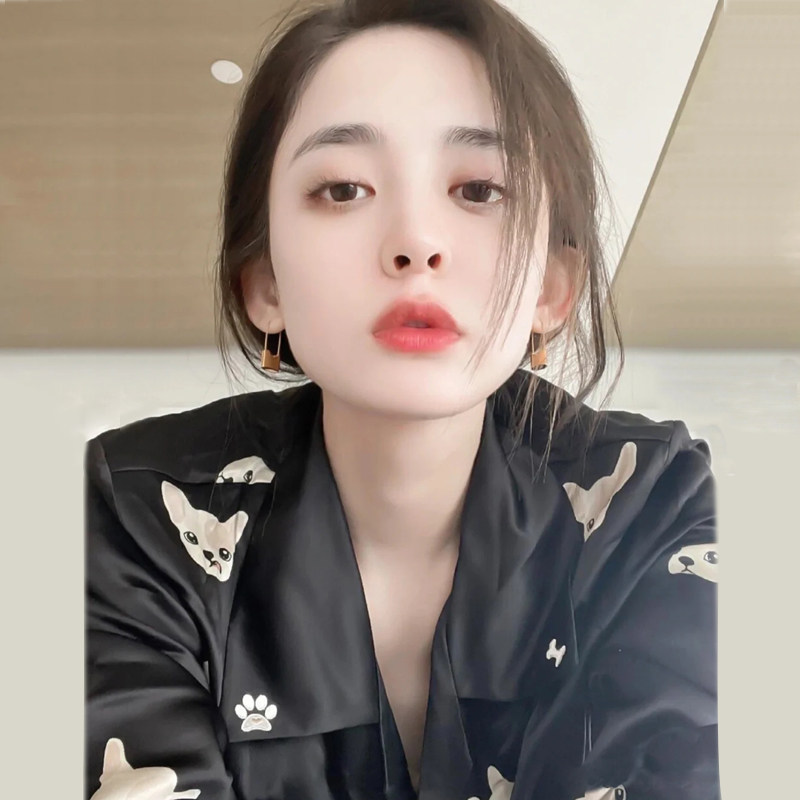 Star Co-Money ~ Beautiful Little Milky Dog OLOEY Spring Autumn Season Couple Pyjamas male and female silk sliding family clothes can be worn outside