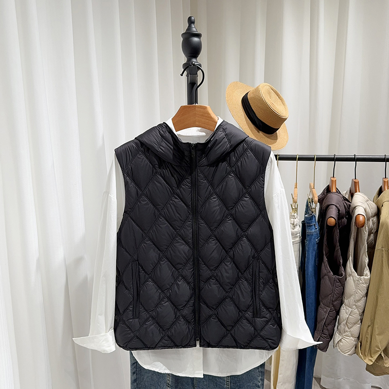 Imported Polish 90% Goose down Lightweight down Vest for Women, Outerwear with Hood, Zipper, Sleeveless Vest for Layering