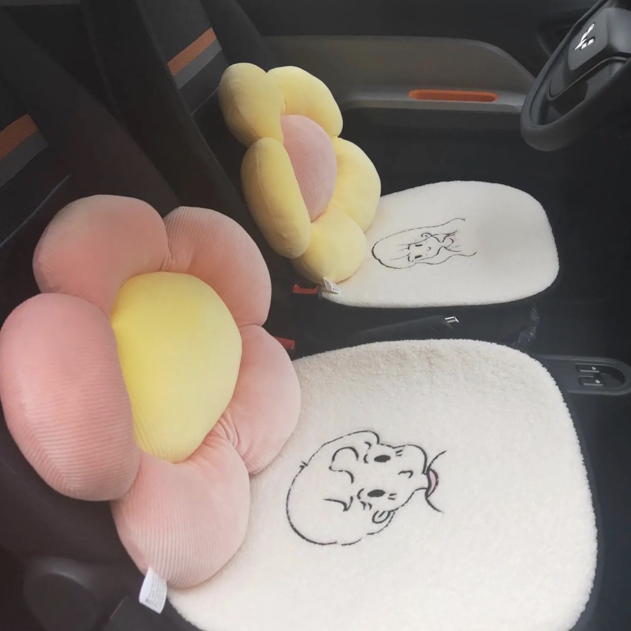 Cute cartoon small flower daisy waist leaning on the car waist support pillow car for girls four seasons universal ins net red