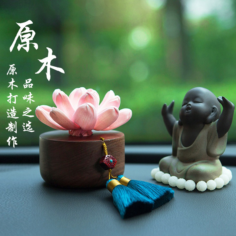 Car interior decoration supplies Zen high-end creative men and women car logs Tathagata little monk Buddha car front decoration