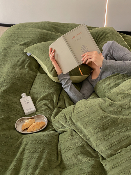 Accessible Luxury Thickened Milk Fiber Four-Piece Set Autumn and Winter Heattech Double-Sided with Velvet Coral Fleece Bed Sheet Fitted Sheet Duvet Cover Bedding