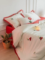 60 штук тенселя (полотенце с вышитой маленькой красавицей) и бесплатная подушка.