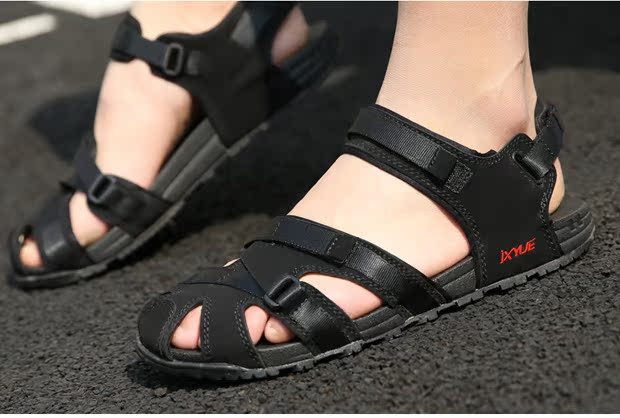 Mùa hè 2018 mới phong cách sandal nam giày đi biển nữ baotou đôi Hồng Kông đôi giày da cá tính Việt Nam sandal nam giày lacoste nam