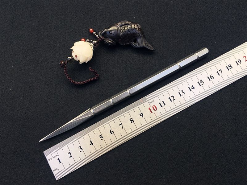 Cổ điển 17cm rồng vảy thép kim bay phi tiêu giấu vũ khí kim bay ẩn thiết bị thực hành thơm kim bay kim kim nhỏ Li Fei kim - Darts / Table football / Giải trí trong nhà bộ phóng phi tiêu