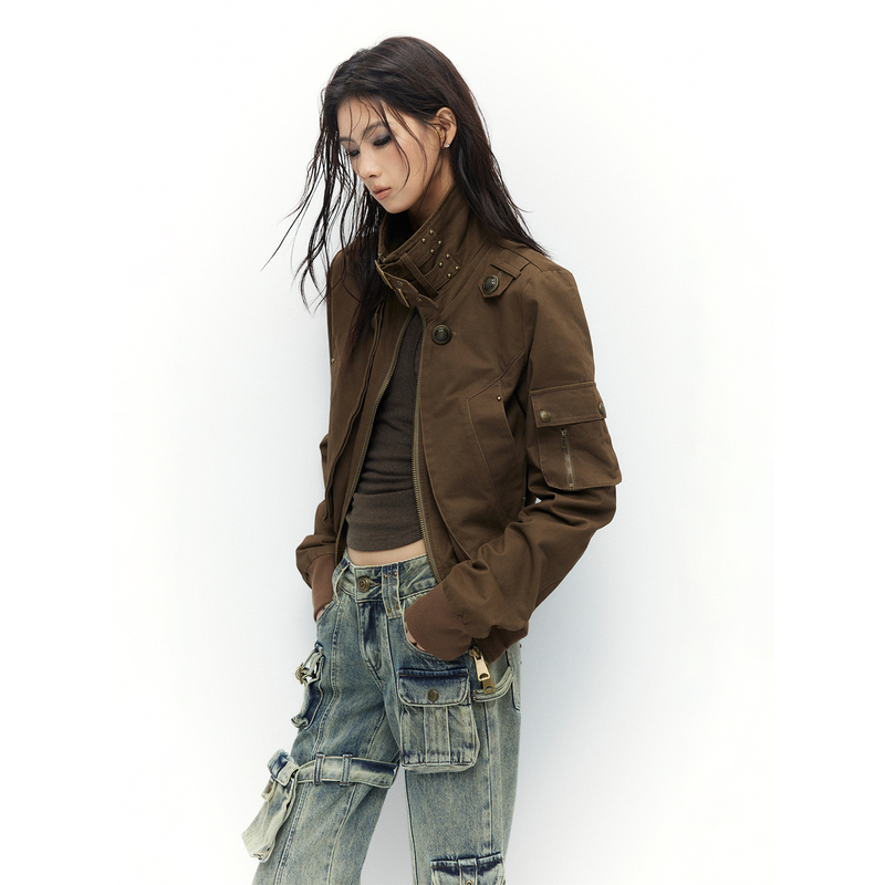 Low Pixel Khaki Stand-Up Collar Work Jacket with Retro Epaulettes, Long Sleeves, Waist-Cinching, Short Style Coat