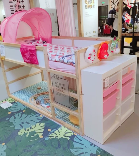 Двойное кровати с двойным кроватями Ikea Cura Dual -Eruge High и Low Loids Upper и нижние кровати на верхних и нижних слоях кроватей могут перевернуть весь ограждение с твердым деревянным ремнем