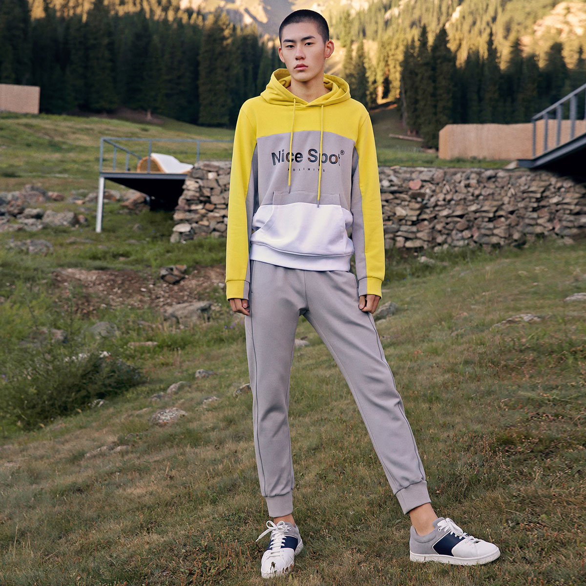 Sweatshirt homme MARK FAIRWHALE  MARK HUAFEI - Ref 3127543 Image 4