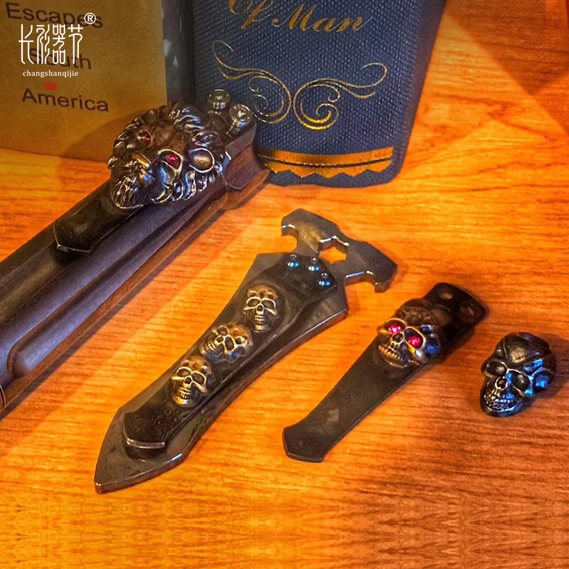 American steel fire Steel Flame three skulls red eye skull back clip flashlight back clip high-end EDC accessories