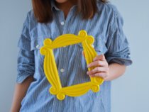 (Spot)Old FRIENDS FRIENDS surrounding American yellow resin decorative photo frame picture frame