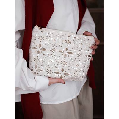 A portable cosmetic bag with unique artistic embroidery and sequins, a fashionable and versatile mother-and-child bag, and a large-capacity bag for girls