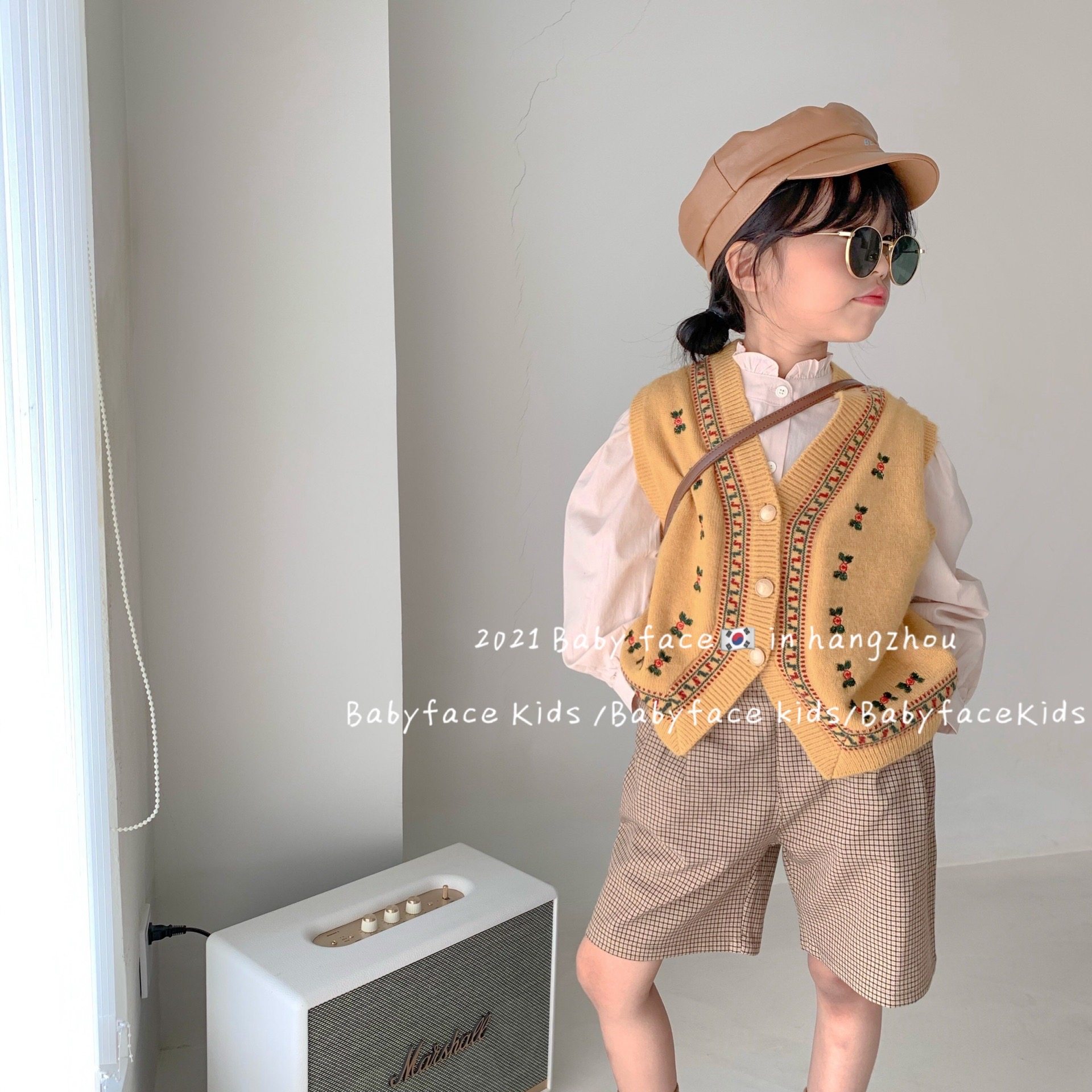 Korean style 2022 spring and autumn new girls retro knitted wool vest set all-match handsome casual plaid five-point pants trend