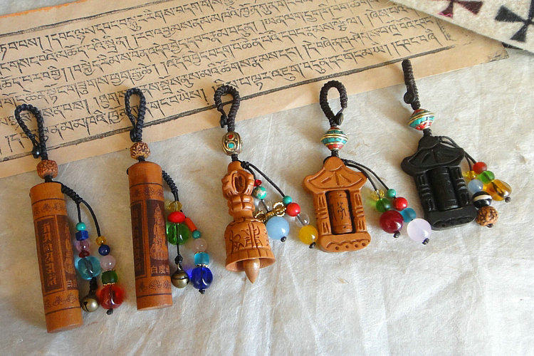 Tibetan legend seven treasures Tibetan original six-character truth Peach wood multi-treasure keychain pendant