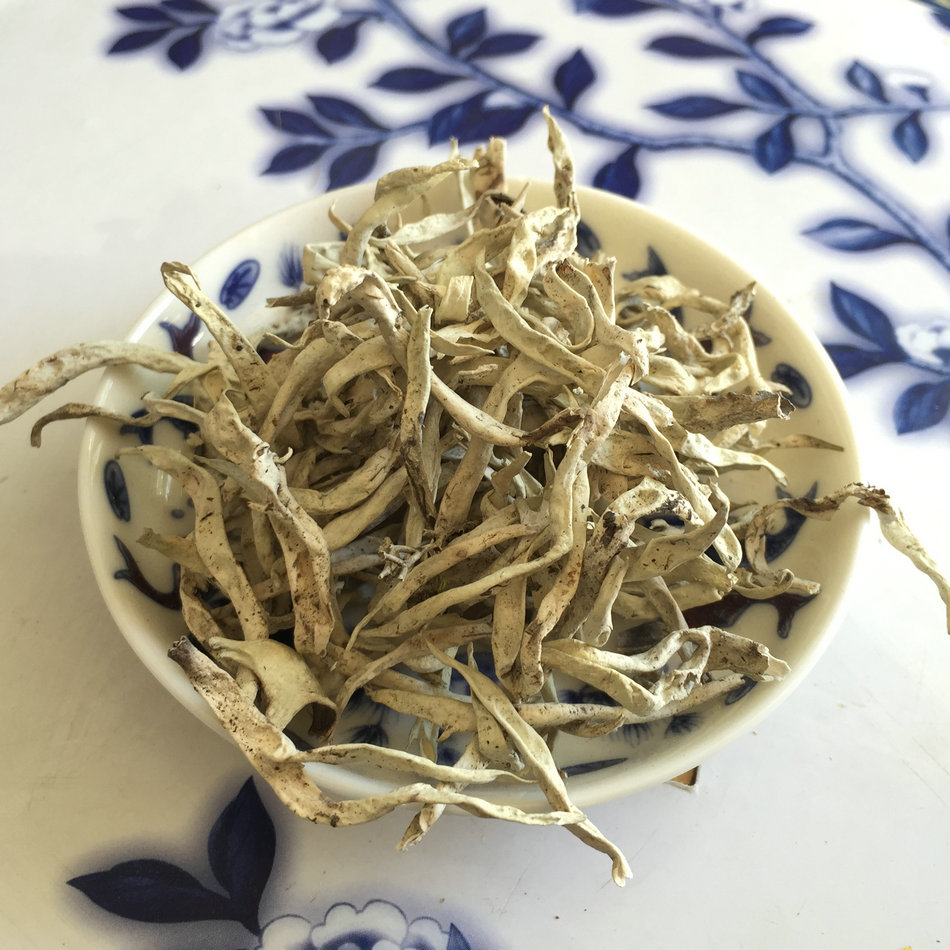 Tibetan specialty plateau snow tea White snow tea High altitude original ecological snow tea Taibai tea sulfur-free fumigation 250 grams