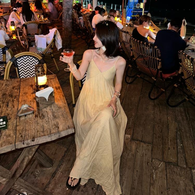 Wu Lingling【Tea Break】Summer Spaghetti Strap Dress with a Unique Design, Niche Vacation Long Dress