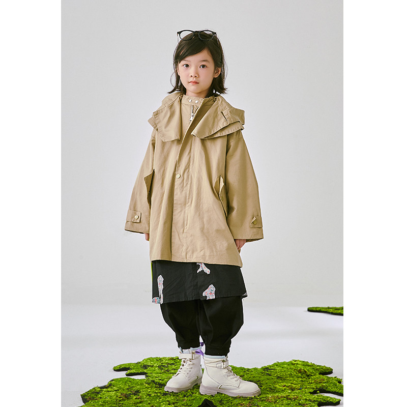 Pear Little Idle Girl with hat jacket 2021 Autumn new Korean version of the Korean version Chaochio Children Classic Card in its medium long version of casual windsurwear