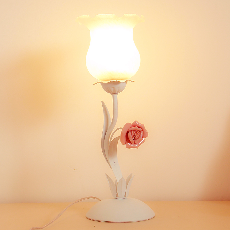 Korean pastoral table lamp rose flower children's princess room girl creative warm night light wedding bedside lamp