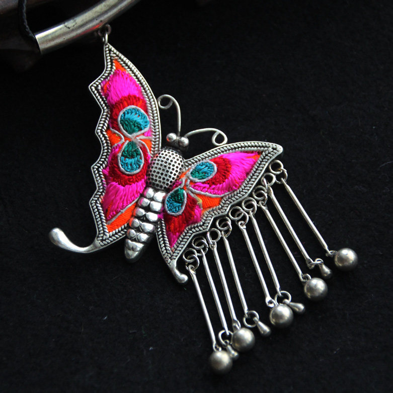 Yunnan Ethnic Wind Ornament Retro Pop Fashion Brief New Jewelry Handmade Old Embroidered Slim Silver Short Necklace