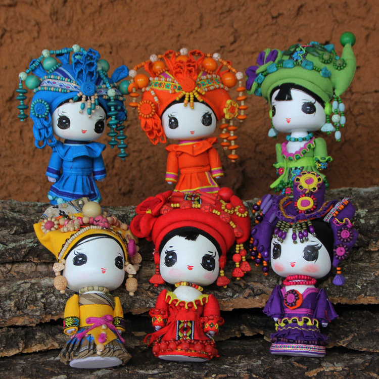 The Ornament Pendulum of Ethnic Groups of Ethnic Groups in Yunnan Gifts Gift Canon Puppets Dolls Pure Handicrafts Boutique