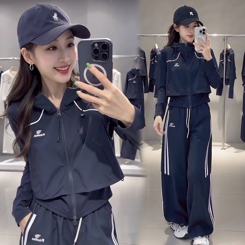 Early Autumn Long-Sleeved Hooded Cardigan Top and Wide-Leg Pants Two-Piece Set for Women, Loose Fit, Casual, Fake Two-Piece Sports Suit Early Autumn Long-Sleeved Hooded Cardigan Top and Wide-Leg Pants Two-Piece Set for Women, Loose Fit, Casual, Fake Two-Piece Sports Suit
