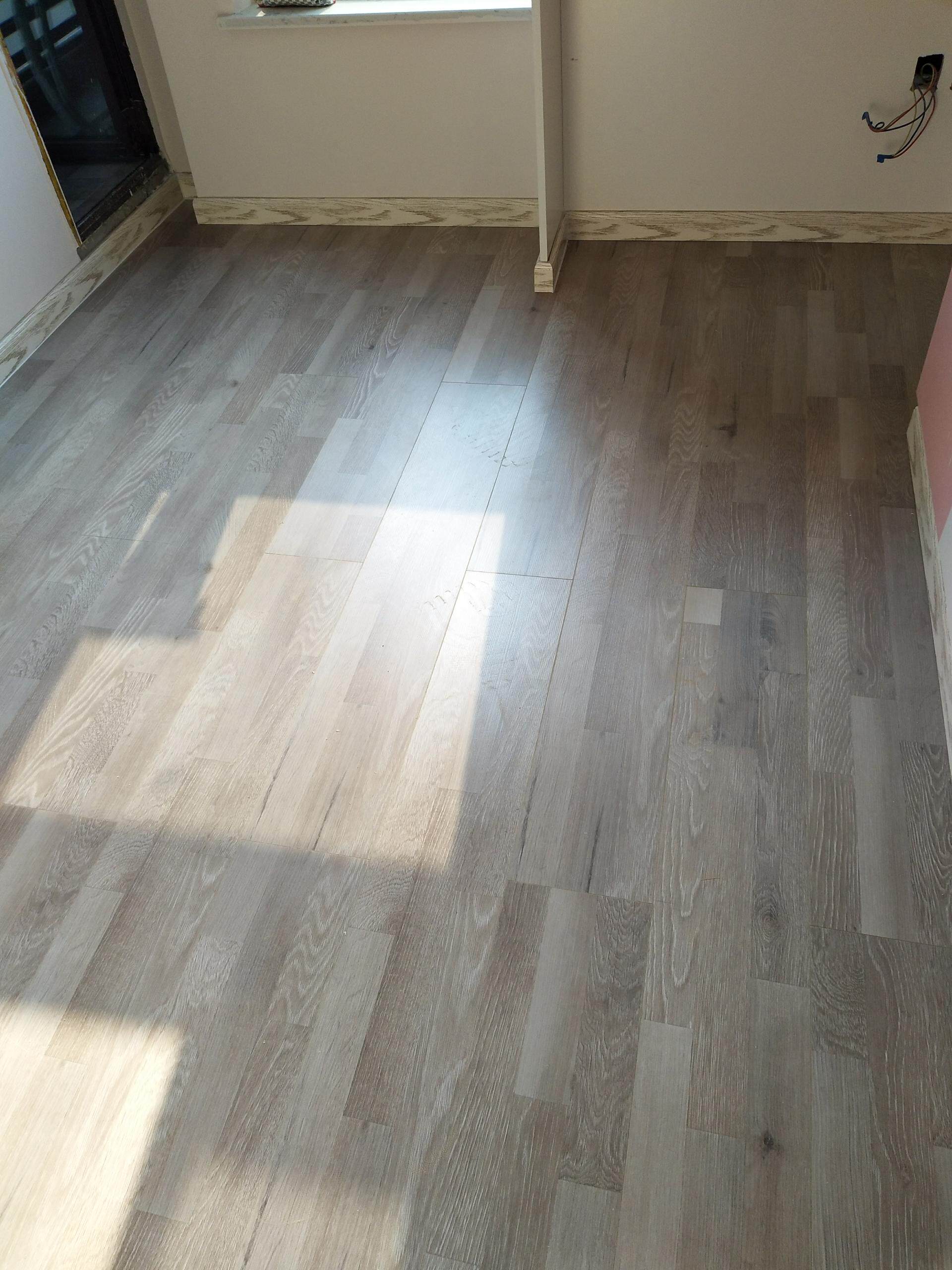 Old Woods Laminate Floor L0103 Home Eco-friendly Contrast Color Platter Suitable for independent individual decoration style