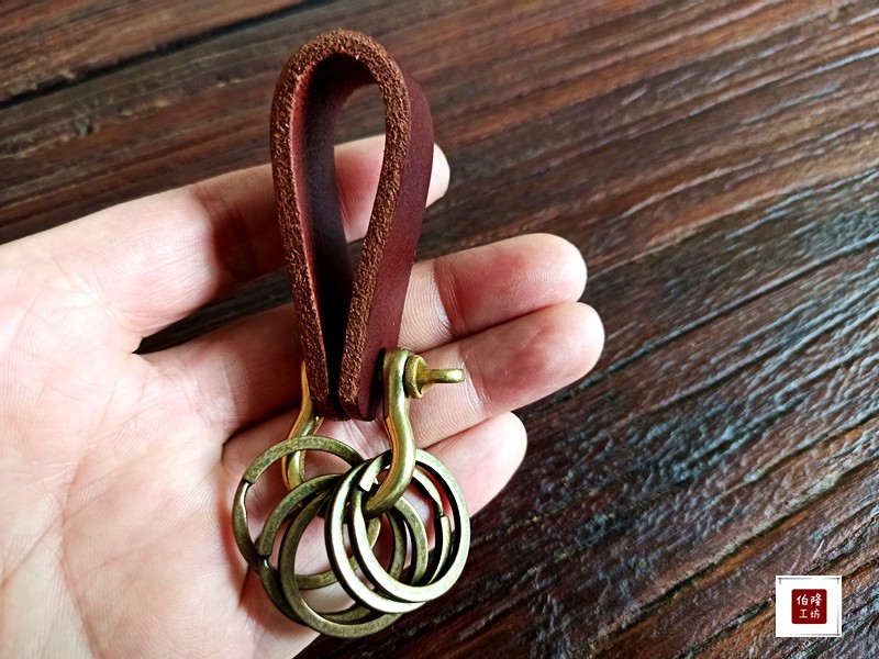 Black plant tanning leather cow leather key buckle key ring thick solid leather practical durable key ring