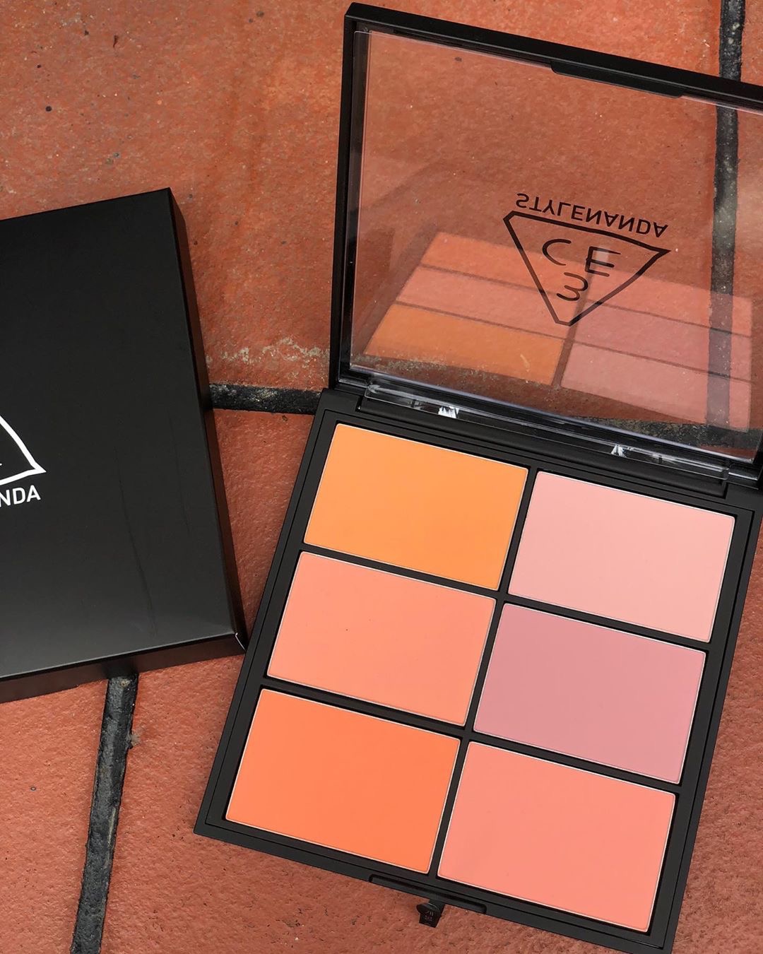 Hàn Quốc 3CE 10 Anniversary Limited Edition Six Color Blush Môi Cheek Pan 6 Màu Apricot Orange Pink Peach Highlight Sửa mũi - Blush / Cochineal má hồng sunnies face