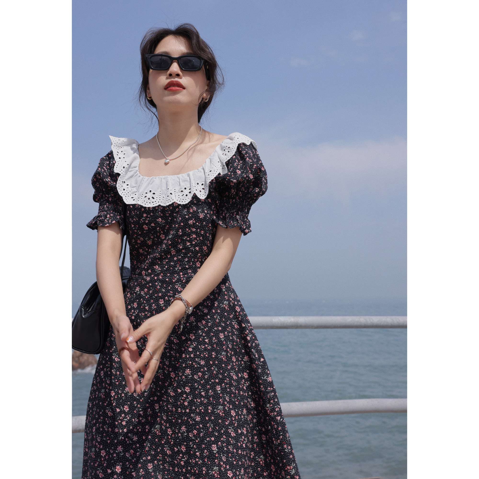 Ouyang Xi square neck lace stitching flower skirt 2021 new summer French retro temperament puff sleeve dress women