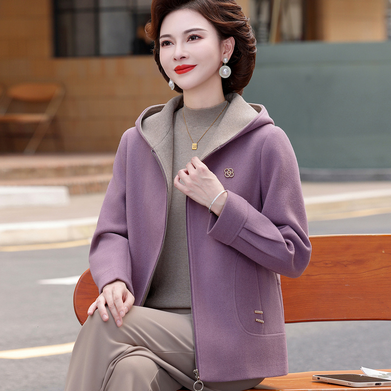 Mom's New Spring Woolen Coat, Fashionable and Elegant Short Top, Middle-Aged Women's High-End Spring and Autumn Jacket with Hood