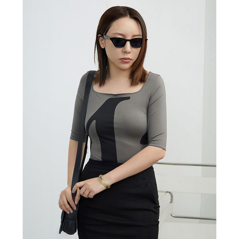 Z boss high play T-shirt swarm with slim fit shape with thin texture letters printed square collar Sexy one-piece dress-Taobao