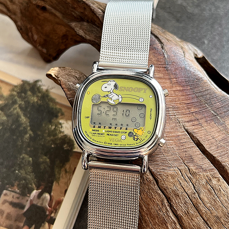 Japanese Second-Hand Genuine Snoopy Snoopy Clumsy Cat Tennis-Playing Digital Display Light-Up Quartz Unisex Watch