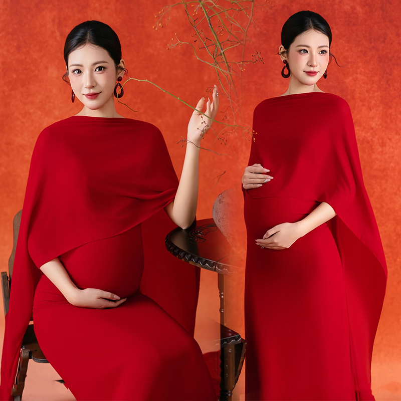 Maternity Photos with New Year Theme, New Style Studio Photography for Pregnant Moms, Artistic and High-End Red Maternity Photos