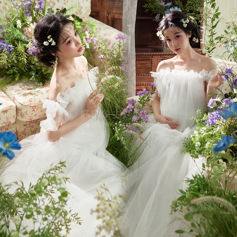Maternity-Themed Photo Studio's New French-Style White Strapless Dress for Pregnant Women, Creating a Photo Shoot Atmosphere, Maternity Belly Photo Outfit