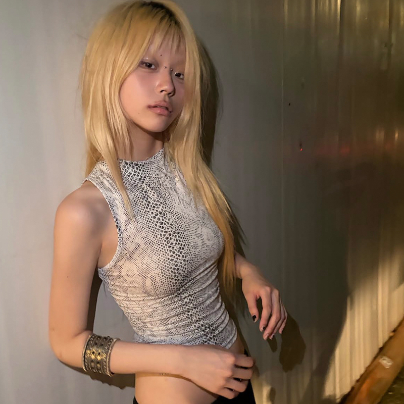 Gagaopt Hot Girl ins Trendy Retro Snake Print Half-High Collar Vest Short Cropped Waist-Exposing Tight Top for Petite Figures Summer Gagaopt Hot Girl ins Trendy Retro Snake Print Half-High Collar Vest Short Cropped Waist-Exposing Tight Top for Petite Figures Summer