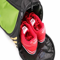 Черный с склад обуви с желтой ремнем (не покупайте) не только продавать пакетное производство