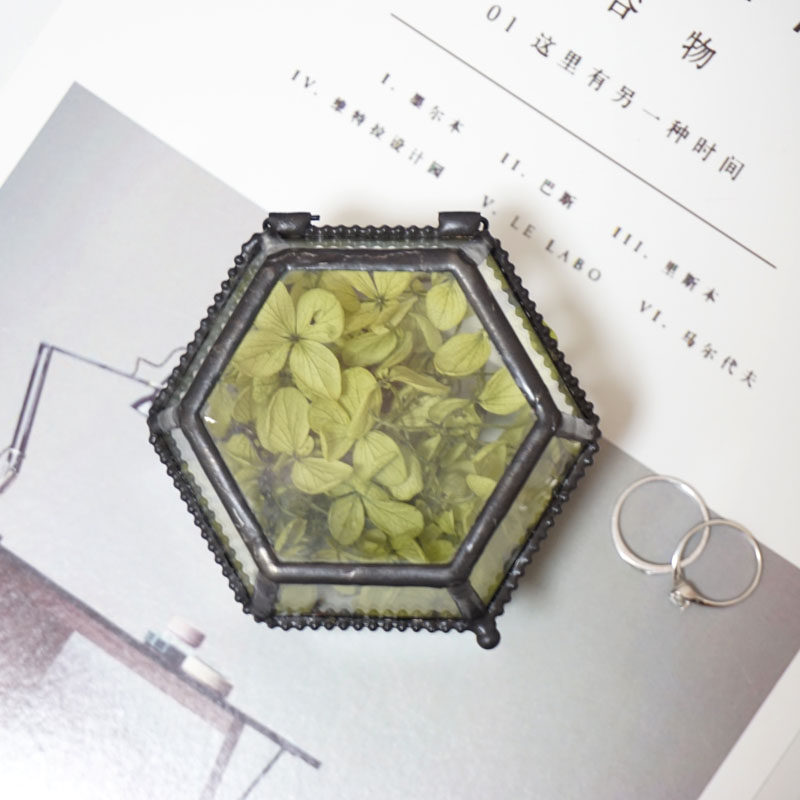 Zhang Beautiful Wedding Ring Box Tin Welt Manual Hexagon Clamshell Geometric Perpetual Raw Flowers Glass Floral Ware First Decorated Box
