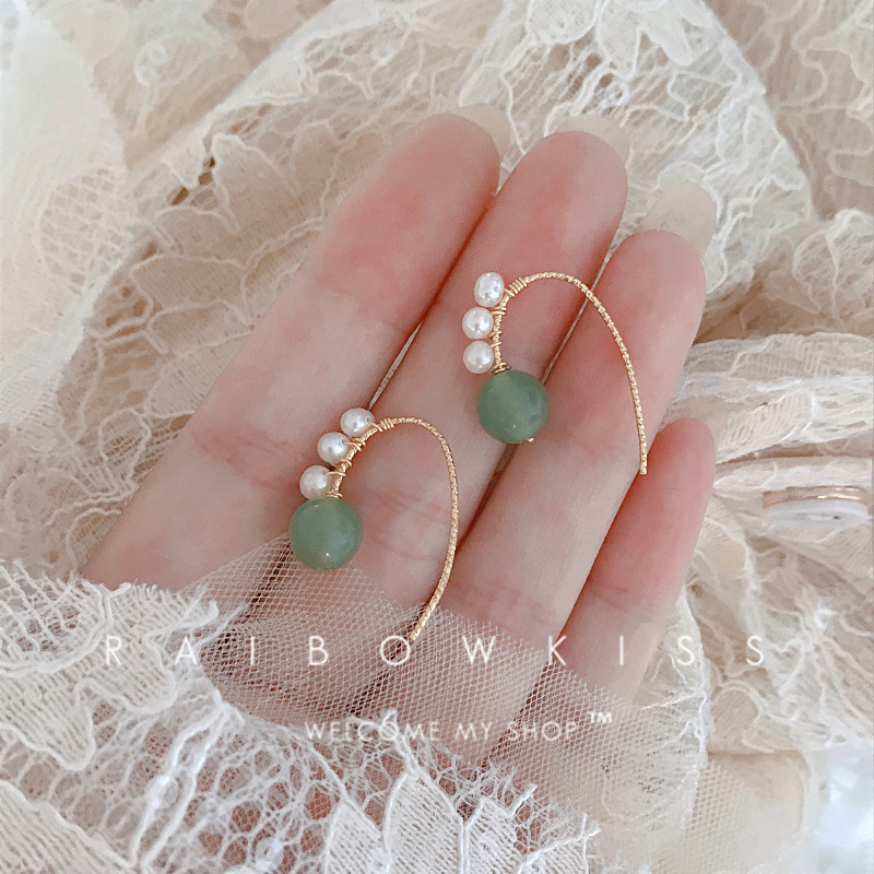 The niche design is simple 14k bag of Kim Baroque natural freshwater pearl ear around jade ear hook