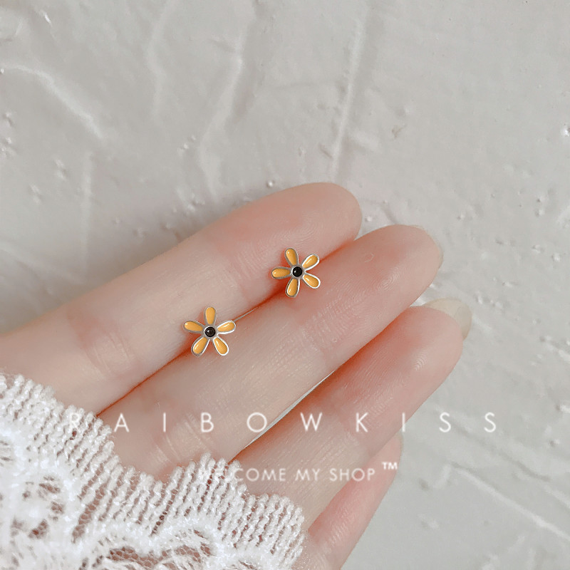 Small yellow flower ear needle female pure silver temperament brief personality design with small crowdsourced lukewarm wind sleep free of students