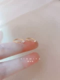 Изысканные маленькие серьги с цирконом