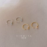 Изысканные маленькие серьги с цирконом