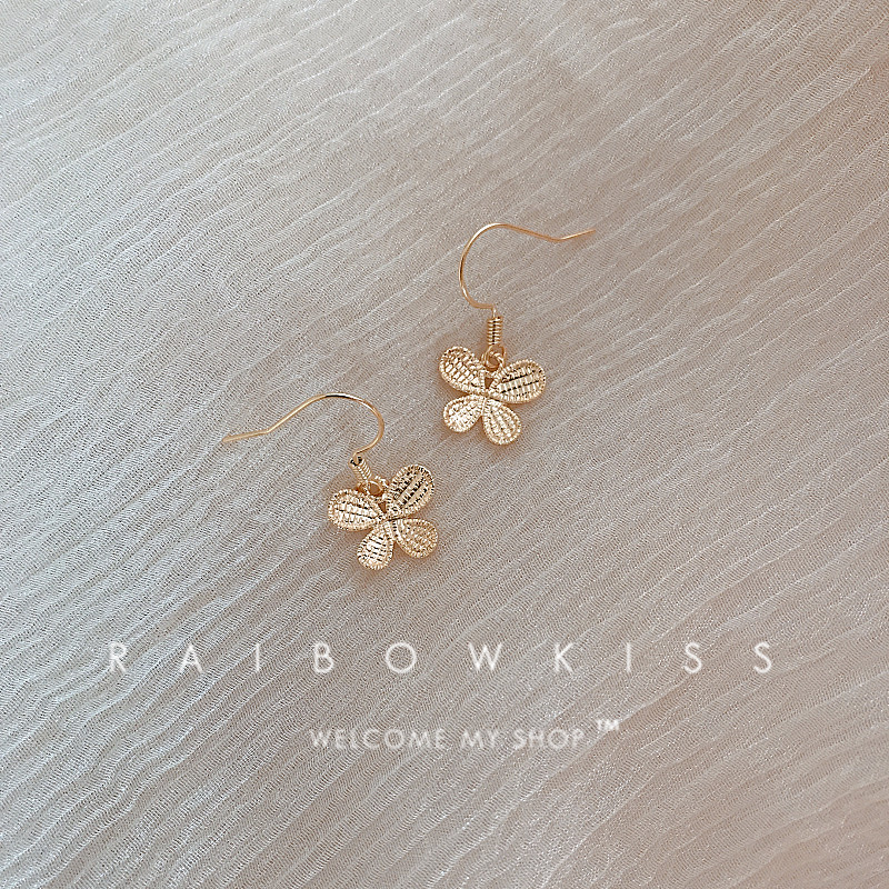 Ultra Fairy sweet and golden texture Butterfly Earrings 18k Bag Golden Earrings Earrings Small Fresher Girl Feel Ear Pin