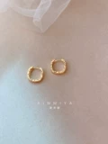 Небольшие дизайнерские золотые мужские серьги, изысканный стиль, легкий роскошный стиль, простой и элегантный дизайн