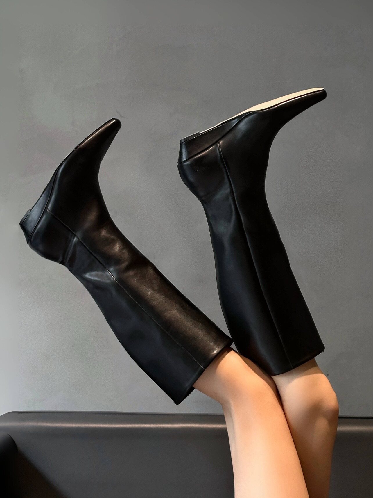 Западные Boots 尖头长筒靴女不过膝2025夏季新款时髦感显瘦高筒靴直筒复古骑士靴