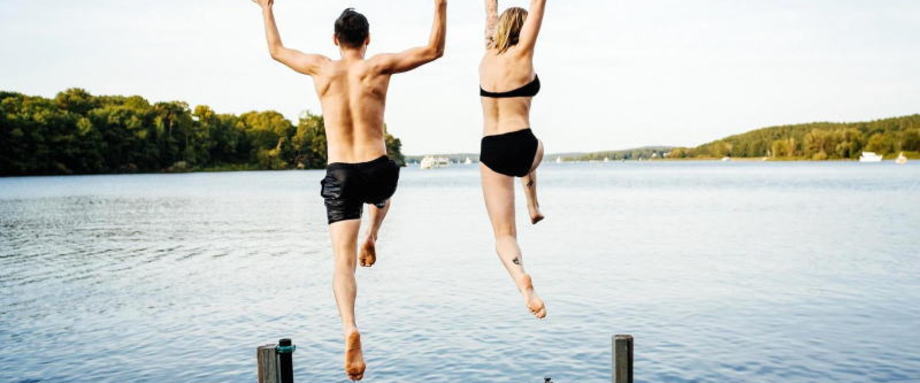 周二晚间全球16位主要能源企业高管召开了一次几乎史无前例的会议，讨论了石油巨头如何在应对冠状病毒大流行的同时度过其近年来最大的危机