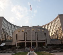 鉴于缺乏长期资产和非常粘性的负债成本，银行倾向于延长久期以获得更高的收益率和正利差。中国人民银行希望更多资金流入实体经济...