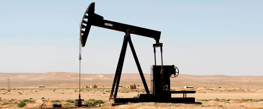 周五亚市盘中，美国原油震荡反弹，现交投于45.70美元水平附近，布伦特原油现报53.78美元/桶。自10月初油价触顶以来，油价的跌幅已经超过了40%，目前还没有见底的...